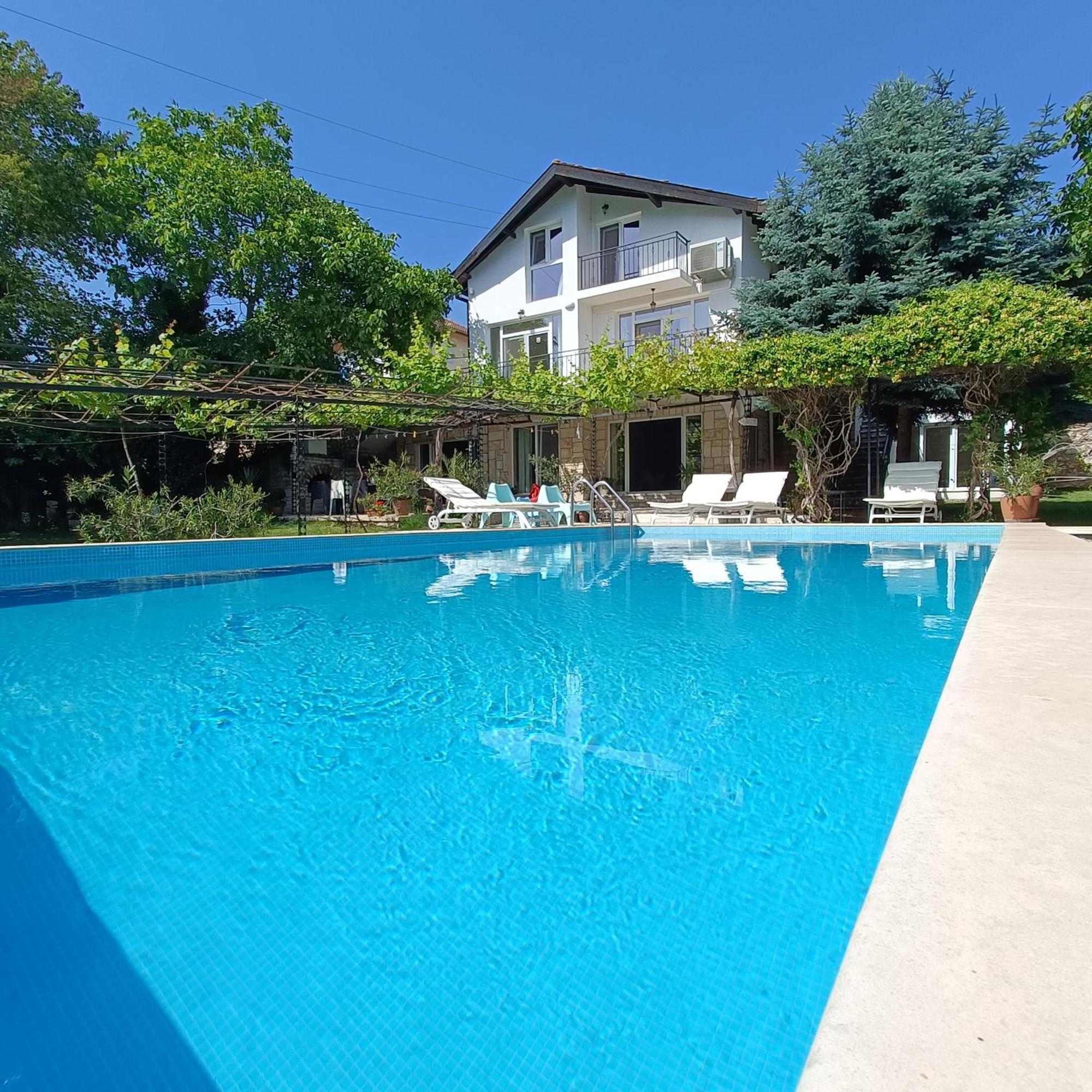 Villa Regina Serafina Baltjik Exteriör bild