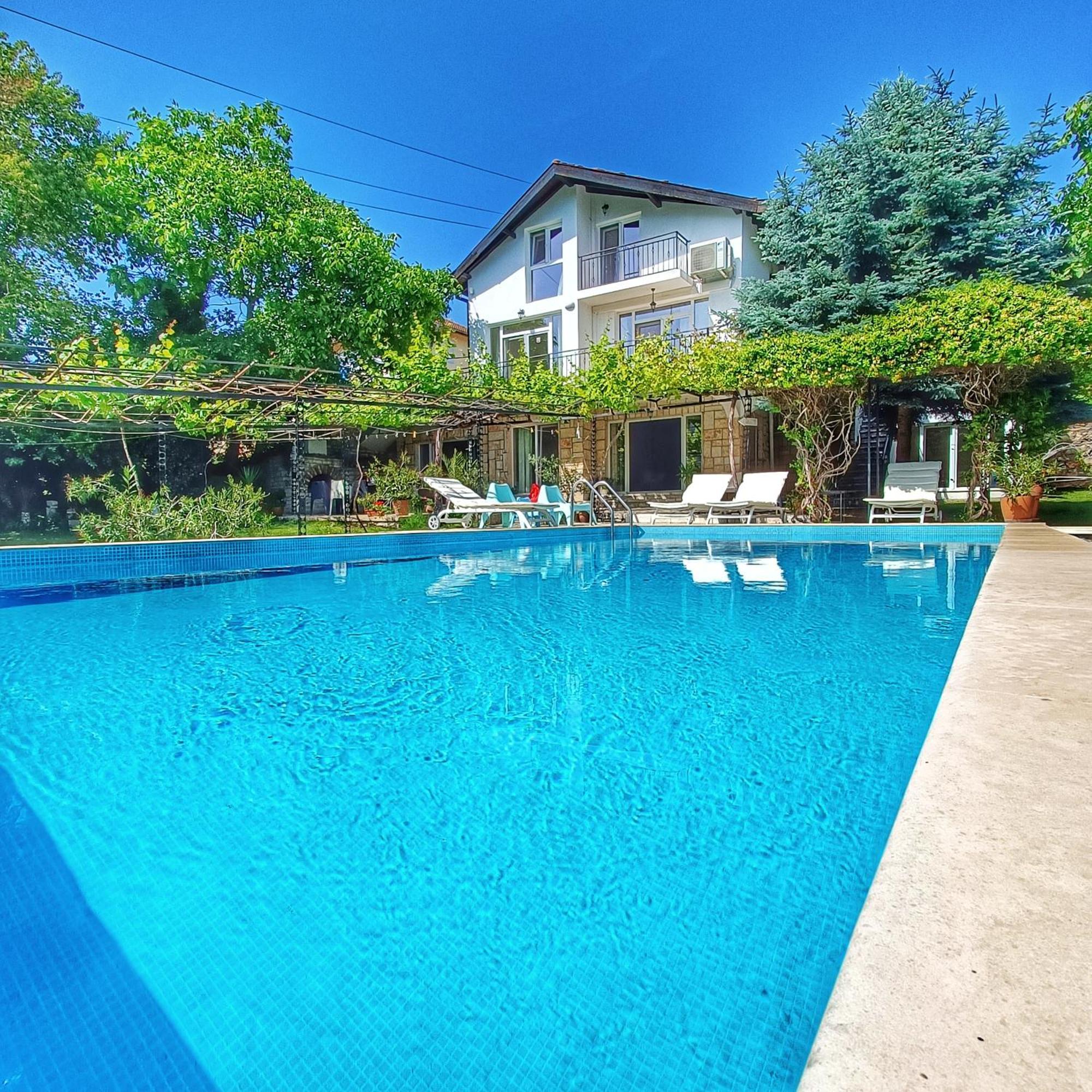 Villa Regina Serafina Baltjik Exteriör bild