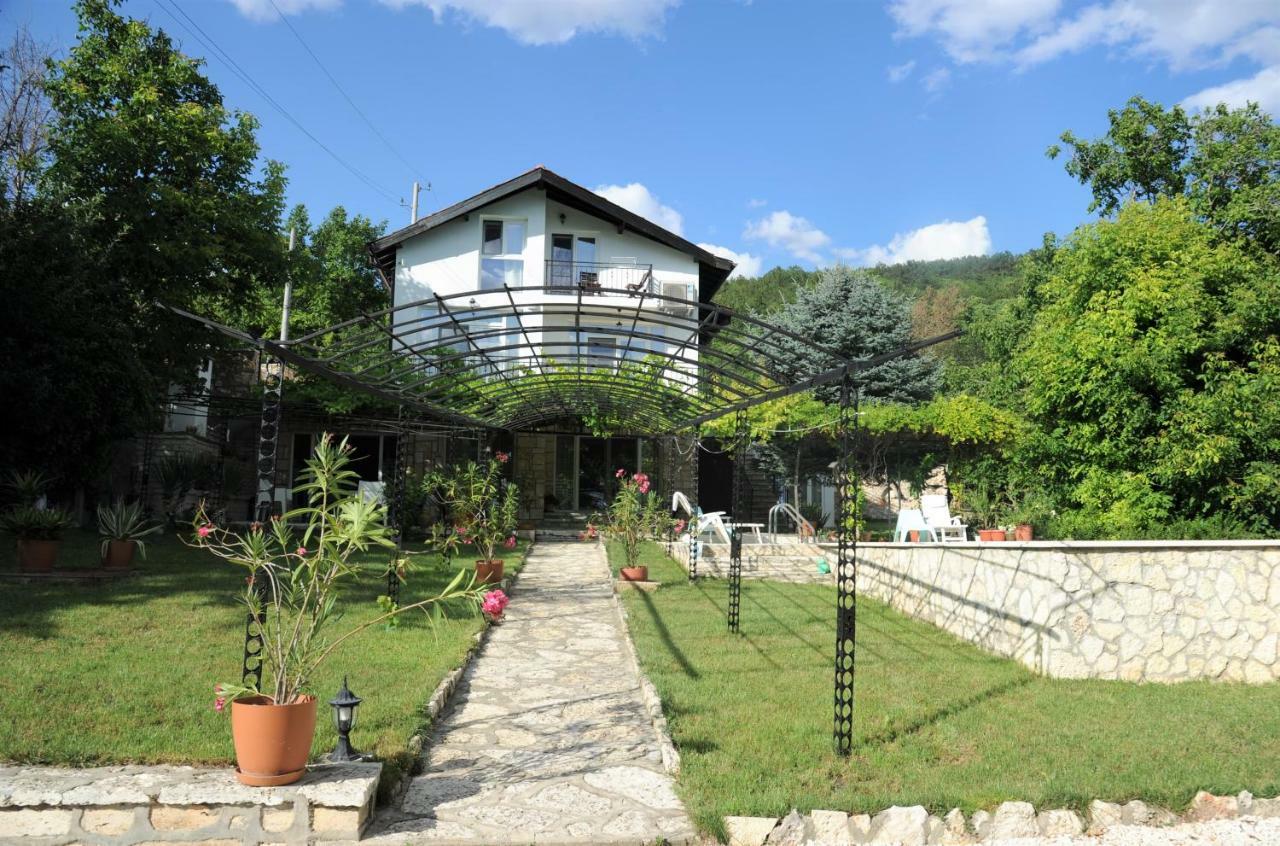Villa Regina Serafina Baltjik Exteriör bild